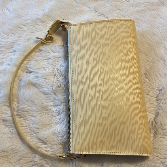 💎✨AUTHENTIC✨💎 Louis Vuitton Pochette Accessoires Epi Leather - Picture 3 of 10